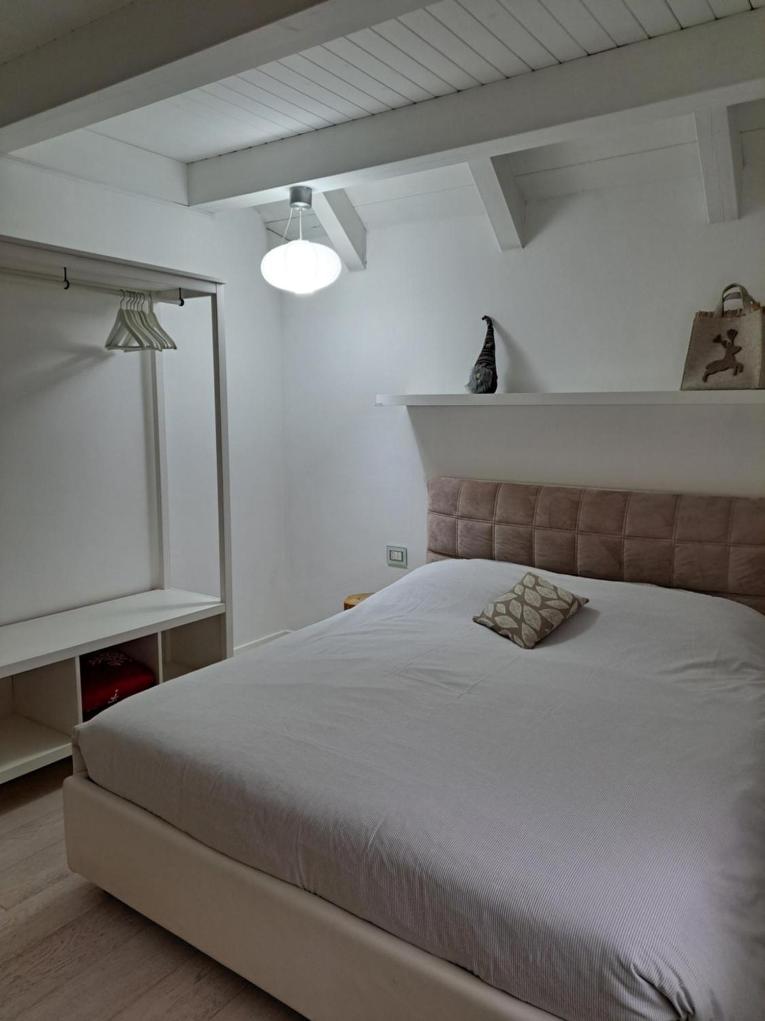 Home White Apartment Laives